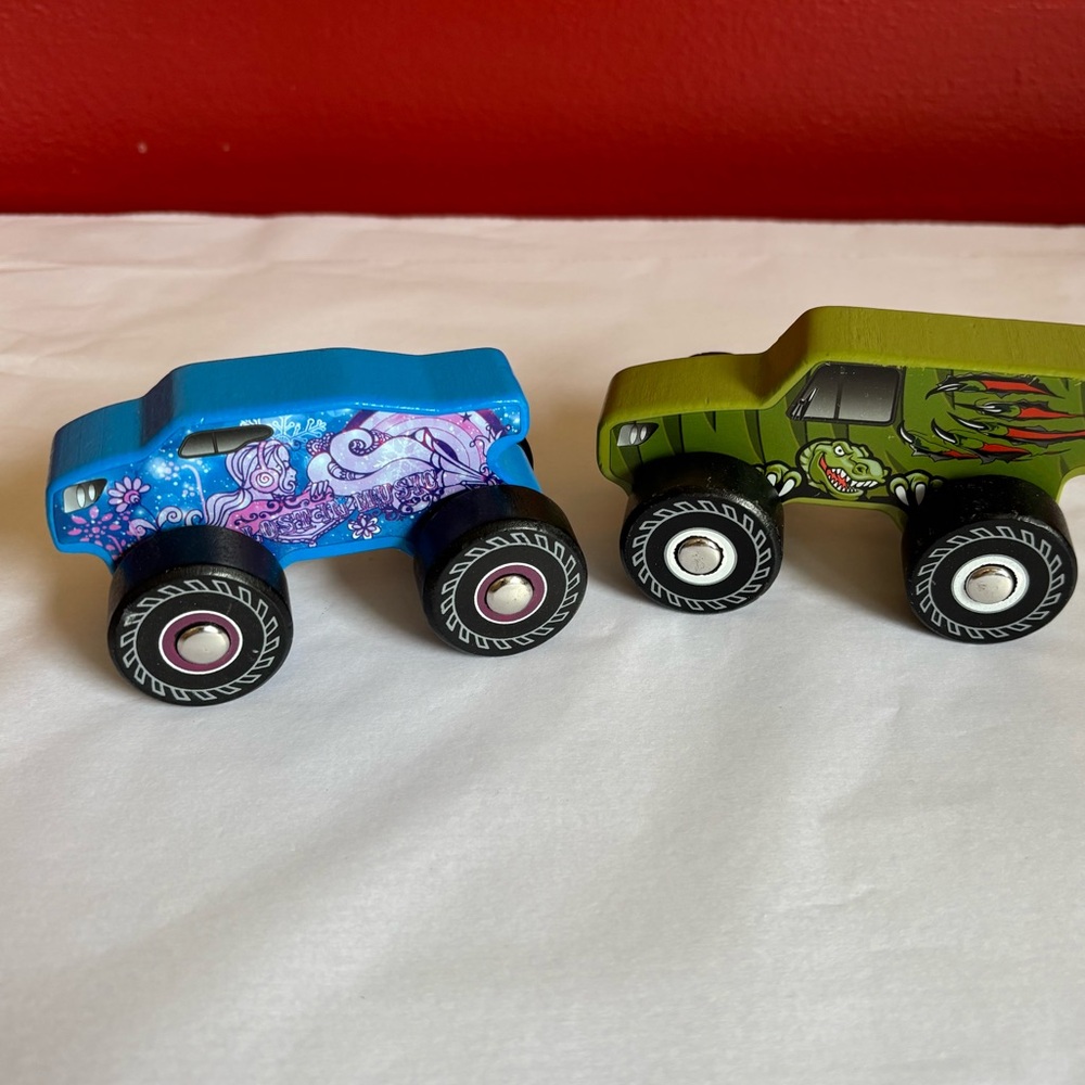 J'adore Paris Nature Wood Mini Toy P set of 2 Monster Trucks T-Rex & Princess